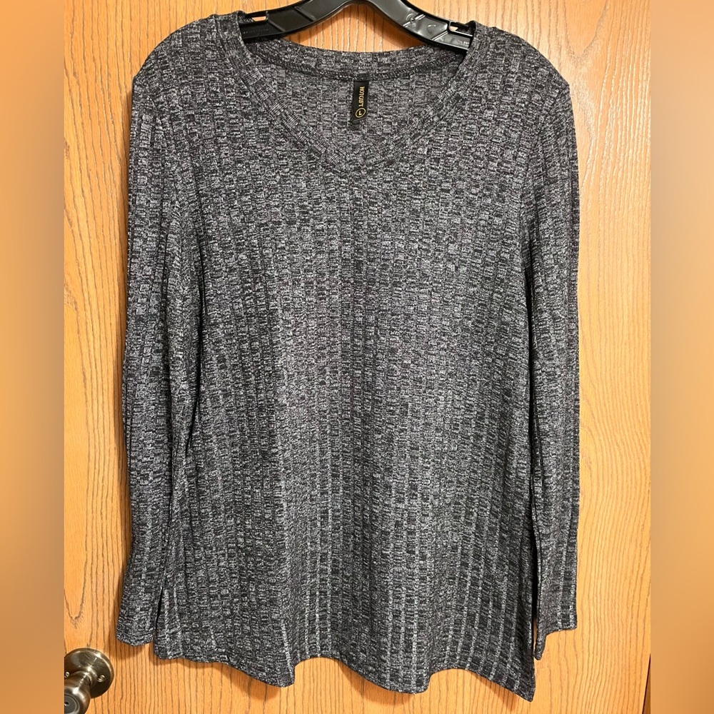 EUC Charcoal Gray V-Neck Long Sleeve Ribbed Top